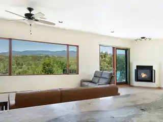 Wonderful Home with Sweeping Mountain Views