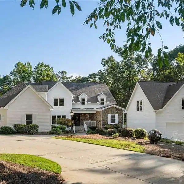 LUXURY SEVEN BEDROOM LAKE ESTATE