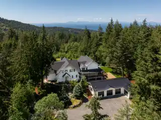 Exceptional Country Estate of Nearly Ten Acres