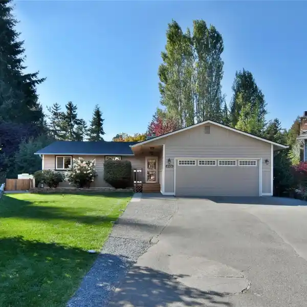 4-BEDROOM HOME WITH BONUS ROOM, DECK & SPACIOUS YARD