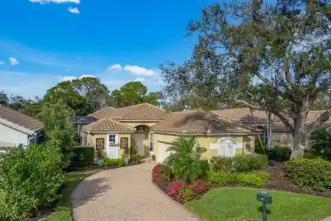 Delightful Courtyard Home in Pinewater Place at Pelican Landing
