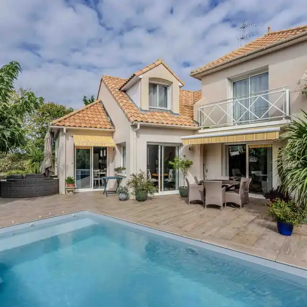 COMPLETELY AND CAREFULLY RENOVATED VILLA