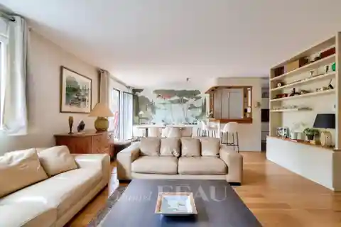 Stylish Duplex with Private Garden Oasis