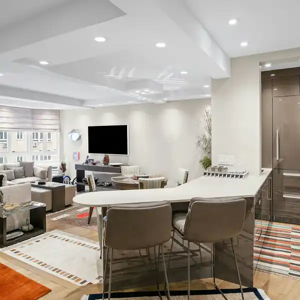 SPRAWLING AND BEAUTIFULLY RENOVATED RESIDENCE AT THE WESTMORE