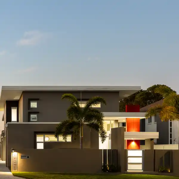CONTEMPORARY DESIGN WITH TIMELESS ELEGANCE