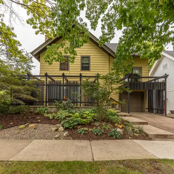 TURNKEY HOME IN THE HEART OF BURNS PARK