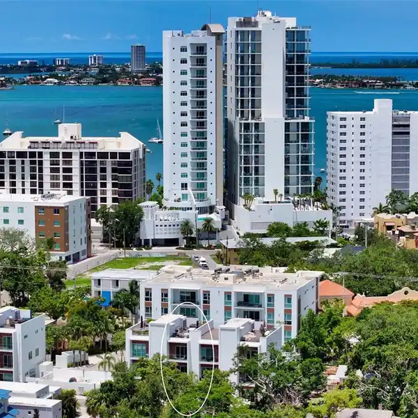 DOWNTOWN SARASOTA TOWNHOME WITH PRIVATE ROOFTOP DECK