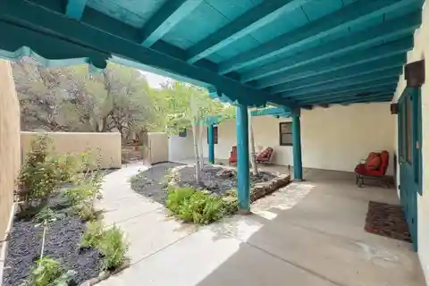 Peaceful Property in Sought-After Sol Y Lomas