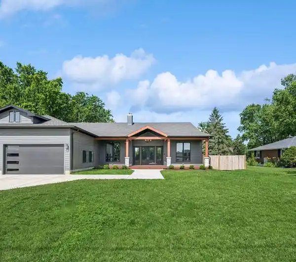 SPRAWLING ONE-LEVEL HOME WITH A LUSH YARD
