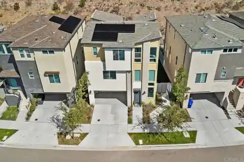 Chef-Inspired Kitchen Meets Seamless Indoor-Outdoor Flow