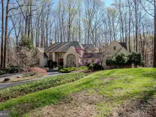 Peaceful Cul-de-sac Living in Style