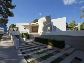 Bright and Spacious Villa
