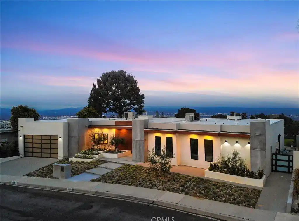 Exquisite Modern Contemporary with Breathtaking Views