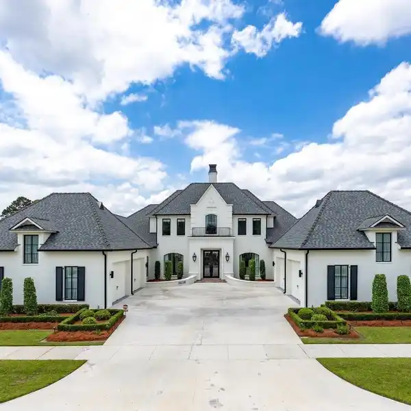 STUNNING CUSTOM-BUILT HOME