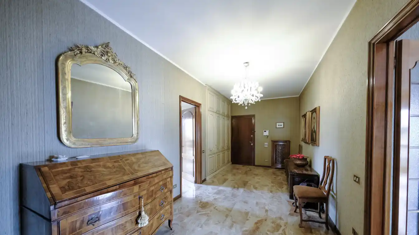 Elegant Apartment in Borgo Trento Area with Double Garage