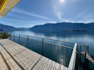 Bright Home with Direct Lake Access