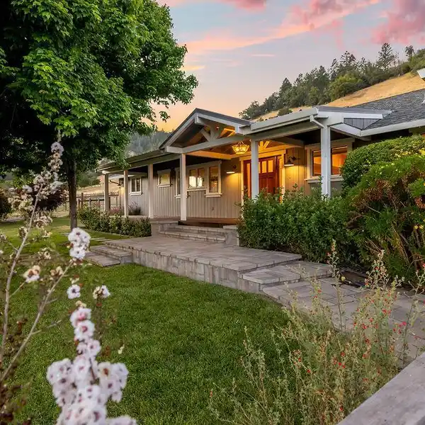 FOUR-ACRE RETREAT