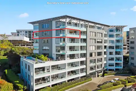 Stylish Sixth-Floor Apartment Offering Generous Proportions