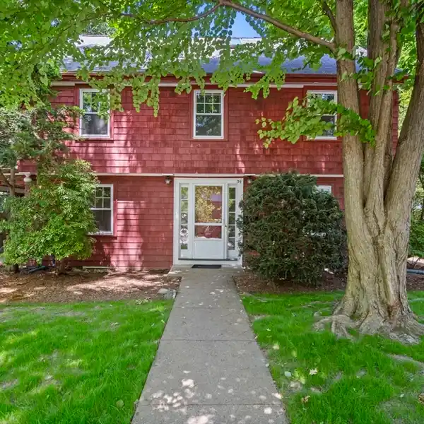 BEAUTIFUL COLONIAL ON A QUIET CUL-DE-SAC