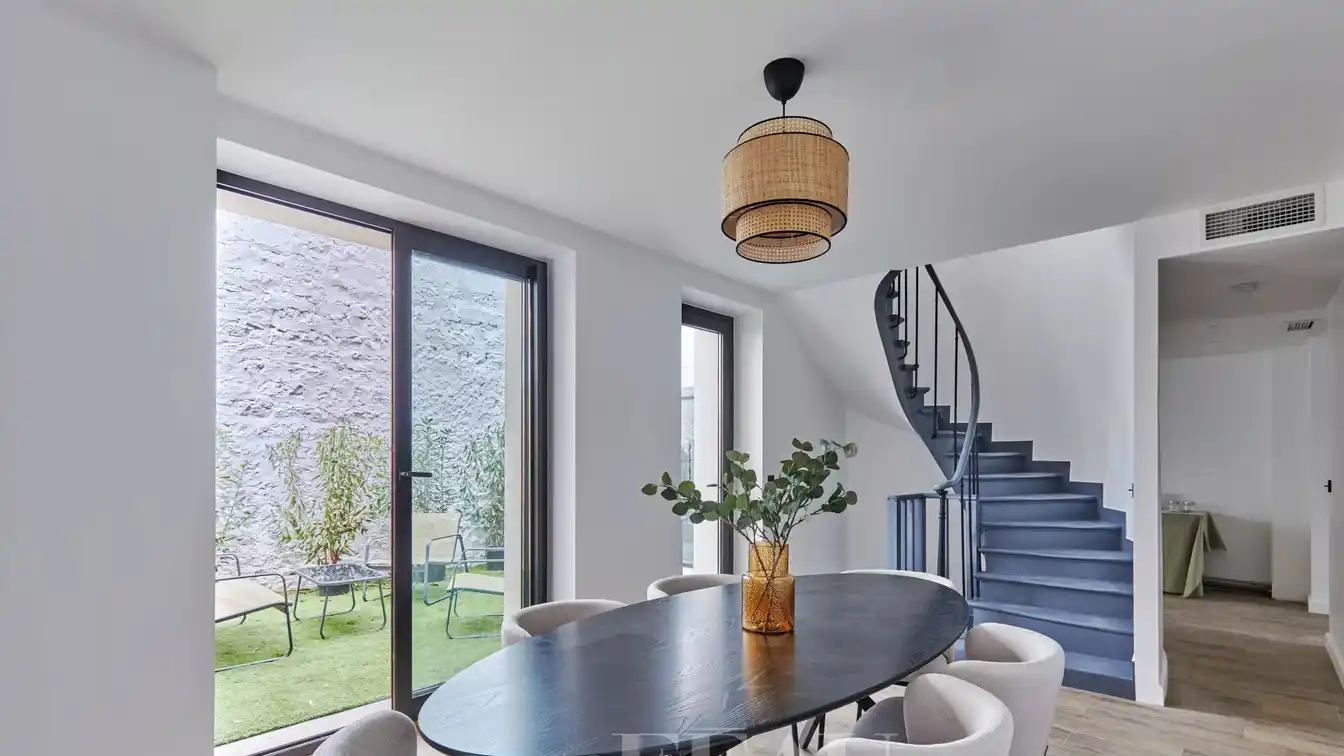 Gorgeous Renovated Townhouse