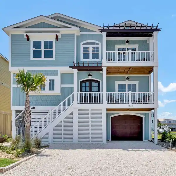 TRANQUIL WATERFRONT ESCAPE IN GATED COMMUNITY