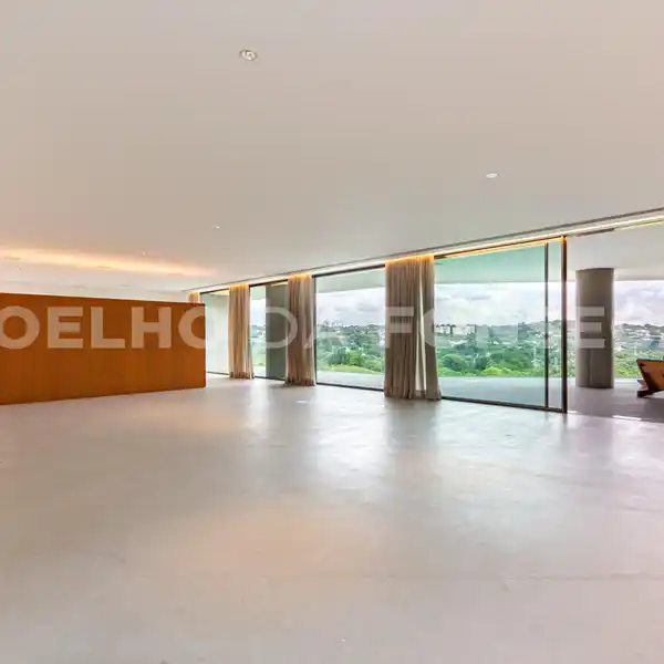 ELEGANT AND SOPHISTICATED APARTMENT