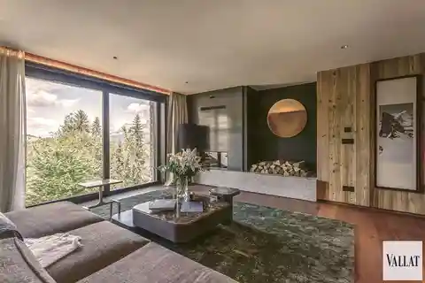 Spacious Alpine Retreat with Stunning Views