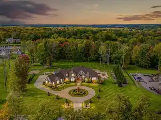 Magnificent Georgian Manor in Prestigious Foxwood Trail