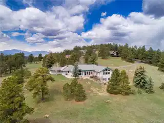 Modern Comfort with Foothills Serenity