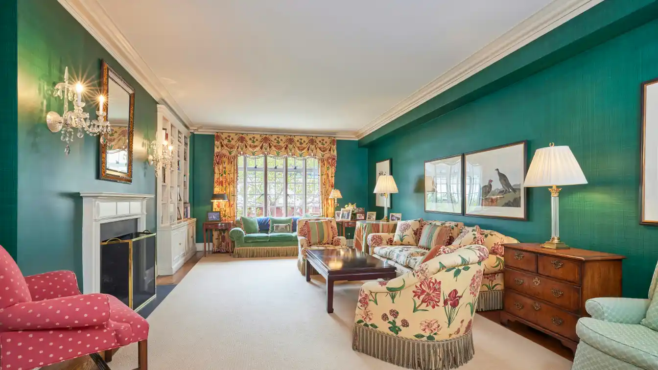 Sunny Traditional Pre-war Home off Park Avenue