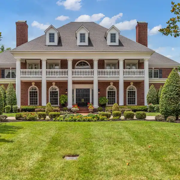 CUSTOM RESIDENCE IN SOUGHT-AFTER NORTHWOODS ESTATES