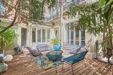 House-Like Feel in the Heart of Paris