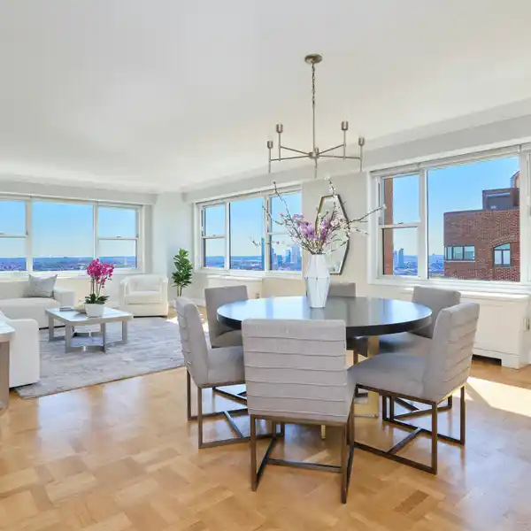 SWEEPING VIEWS FROM THE FORTY-FIRST FLOOR