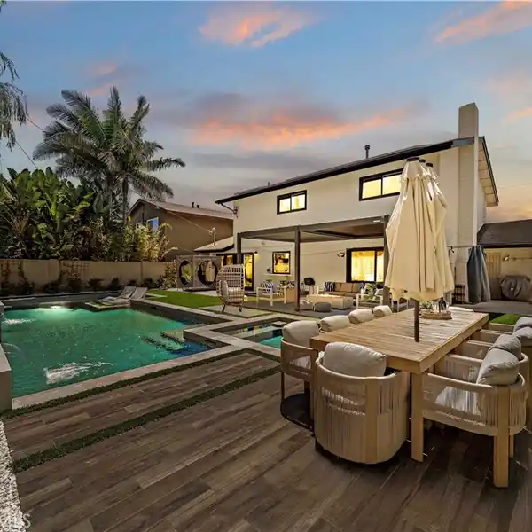 GRAND BRAND-NEW MODEL HOME