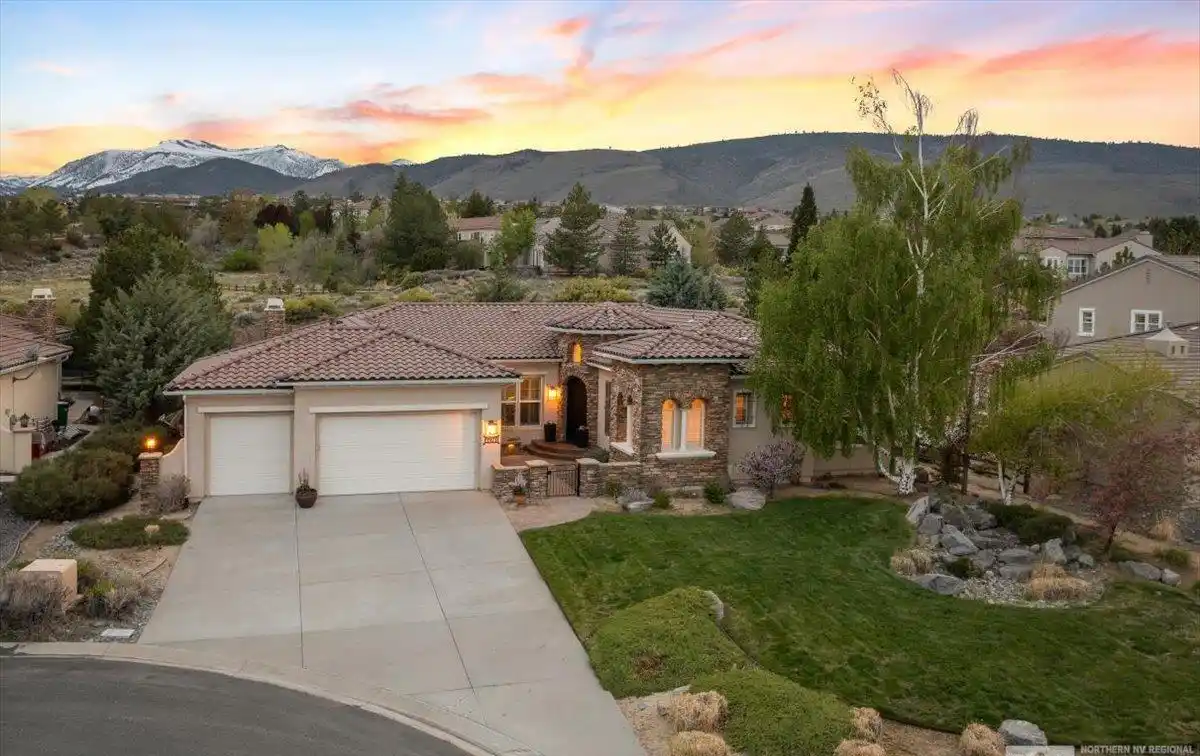 Wonderful Single Story Home in Arrowcreek