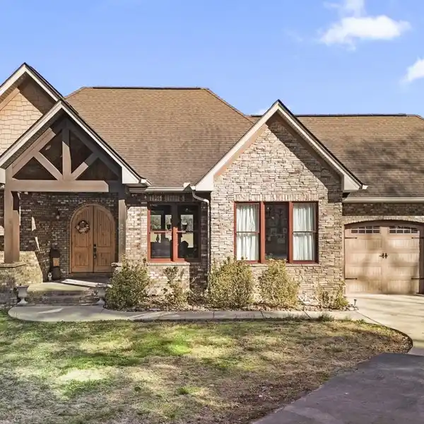 BEAUTIFUL CUSTOM LAKEFRONT HOME