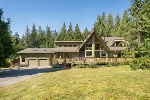 Live a Dream Rural Lifestyle on 3.24 Flat Acres