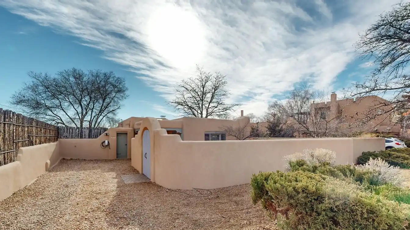 Rare Street-to-street Property in Amazing Location