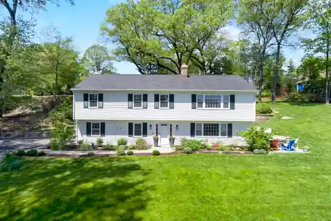 Welcoming Home on a Sought-after Cul-de-sac