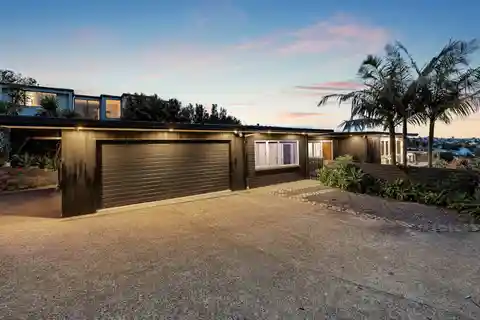 An Extraordinary Mairangi Bay Lifestyle