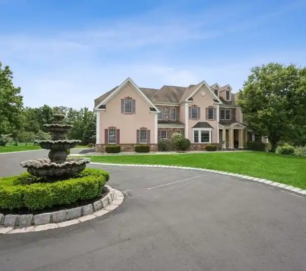 STATELY CUSTOM COLONIAL AT BUCKINGHAM ESTATE