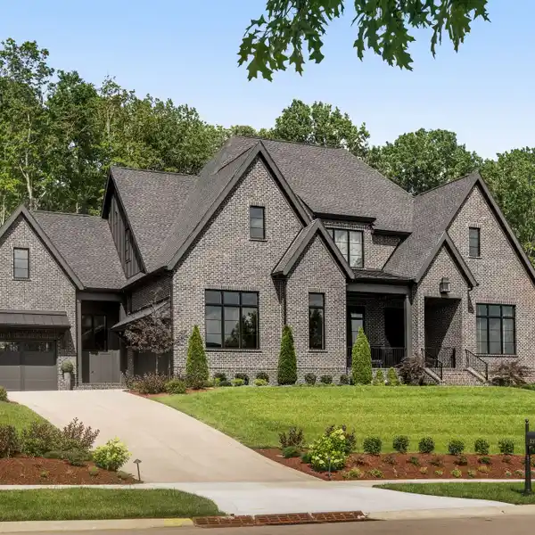 A TRUE SHOWCASE OF TIMELESS LUXURY AND MODERN DESIGN