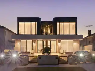 Impressive Blend of Luxury Finishes and Innovative Design