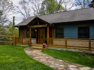 Cozy Comfort Meets Prime High Country Location