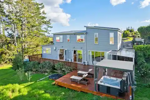 Versatile Family Estate in Growing West Auckland