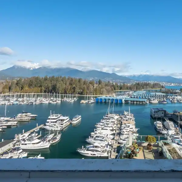 EXECUTIVE BAYSHORE GARDENS SUB-PENTHOUSE CONDO