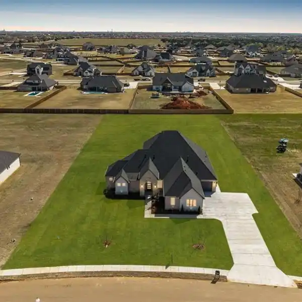 COMFORT AND SOPHISTICATION IN EXCLUSIVE ADDINGTON FARMS
