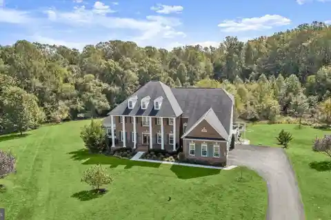 Stately Residence in Sought-After Schooley Mill Farm