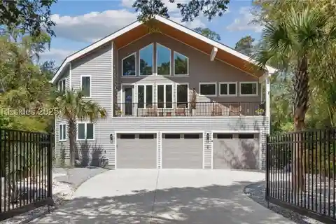 Stunning Custom-built Open Plan Home