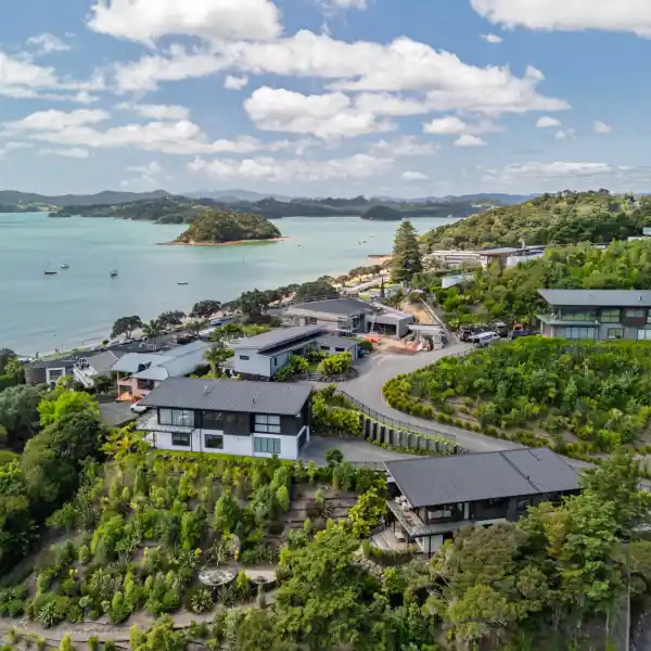 MAGNIFICENT HOME WHERE ART AND ARCHITECTURE UNITE